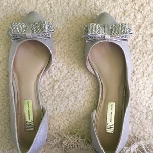 I.N.C flats shimmery gray color!